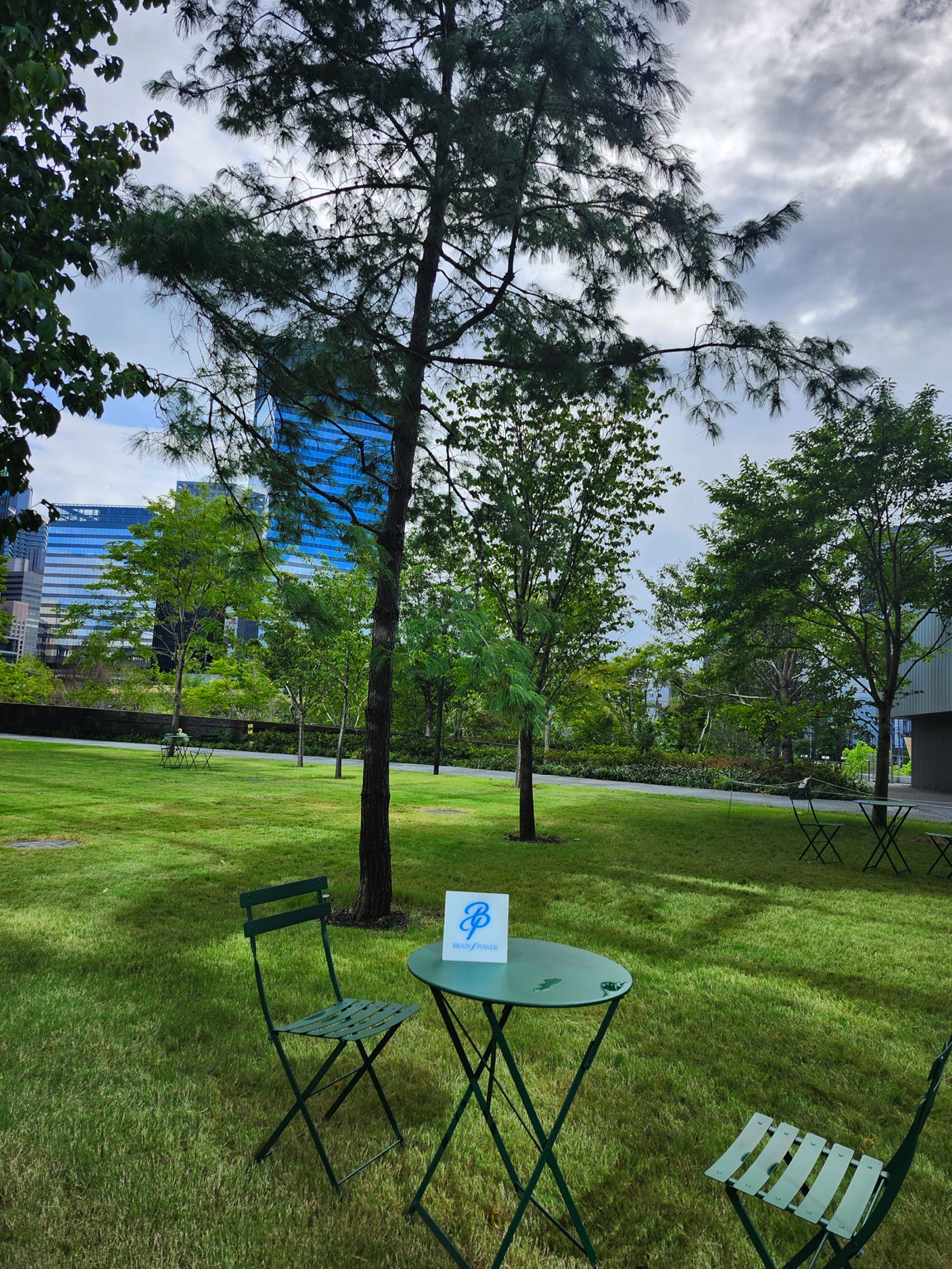 ブレーンパワー 本社前ガーデン